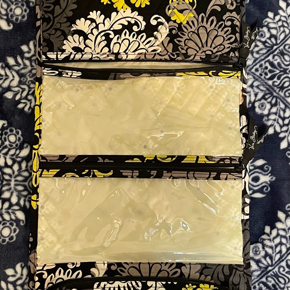 GREAT CONDITION Vera Bradley Hanging Travel / Toiletry Organizer in Baroque - Picture 3 of 13